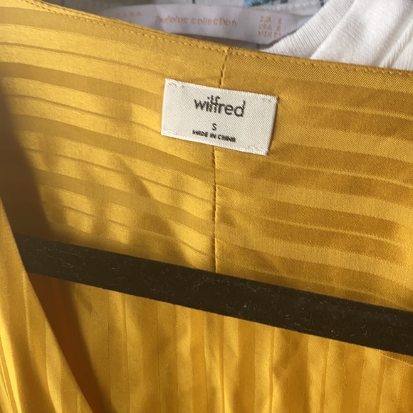 Wilfred zelie shirt size small - Picture 4 of 4